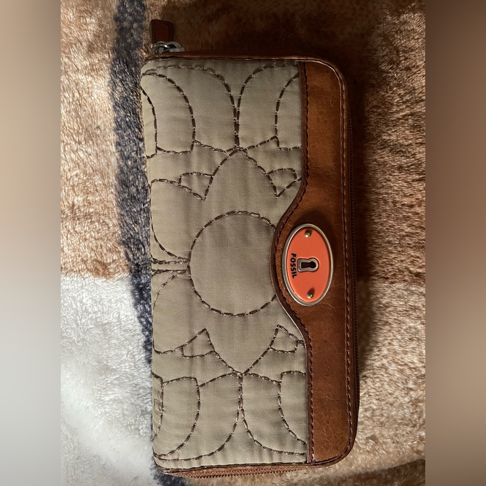 Fossil quilted canvas and leather trim wallet EUC